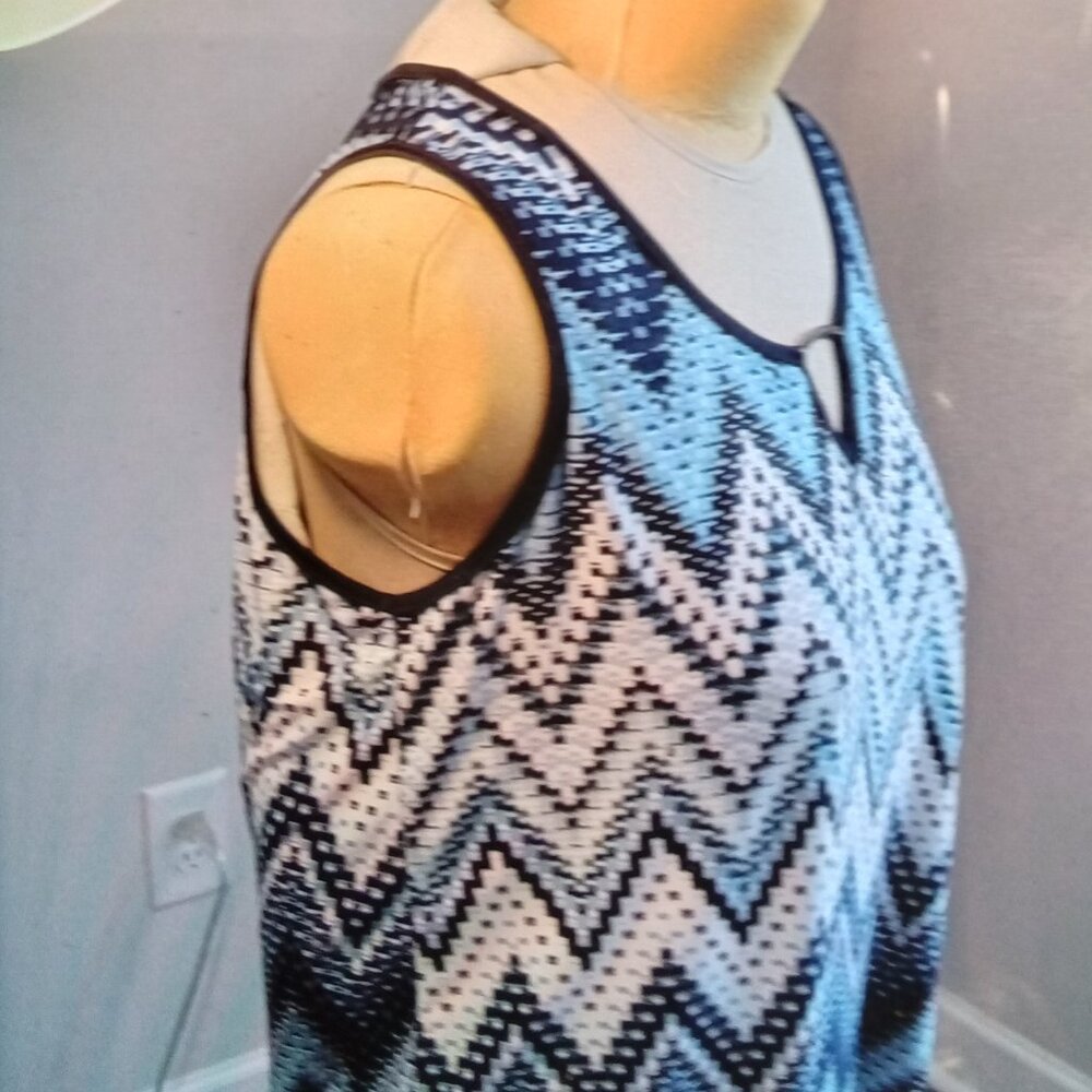 2-$10... Lavish Plus Size 1X Blue Cheveron Sleeveless Tank Top